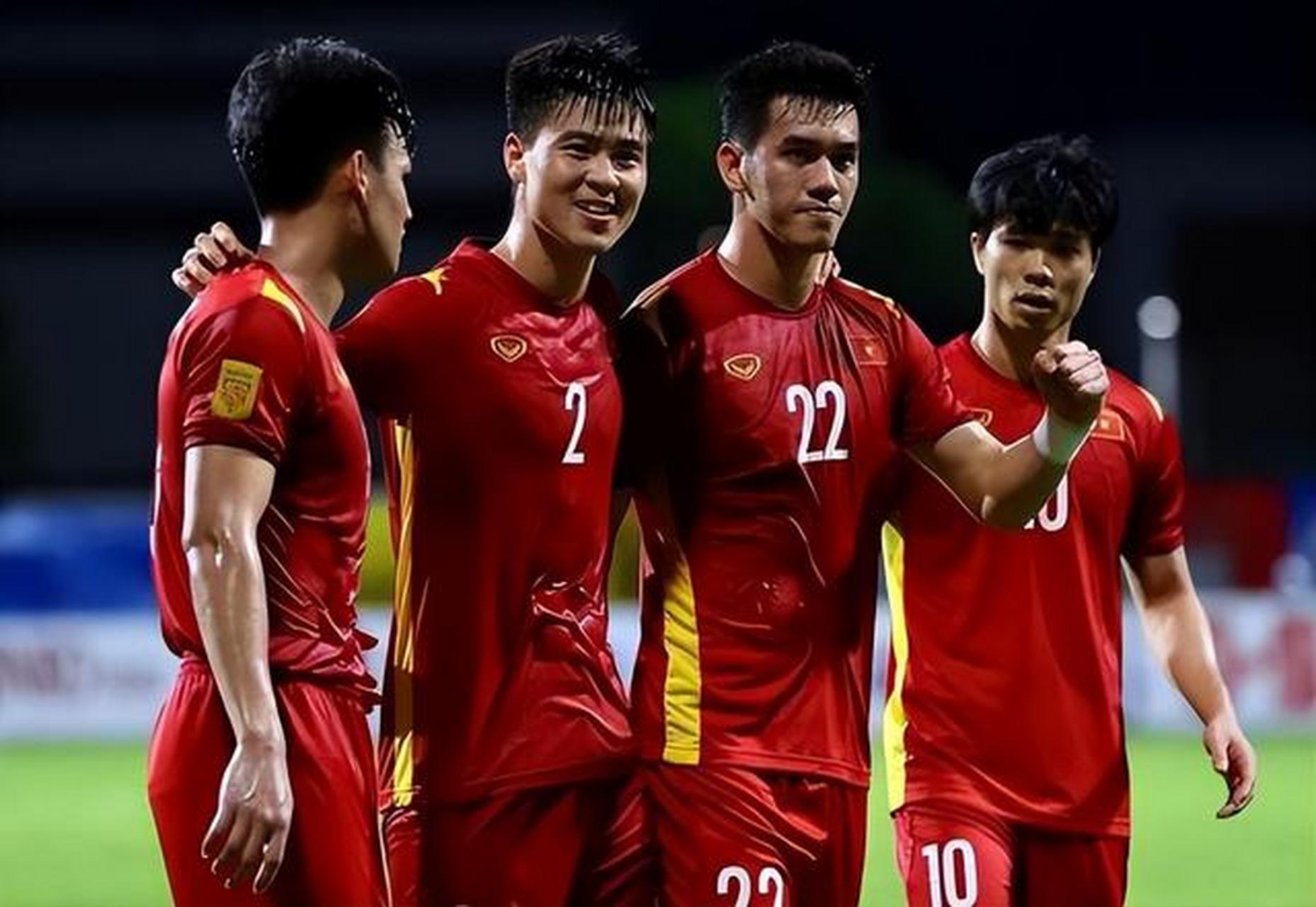 Chơi bóng đá hỗn hợp là gì?